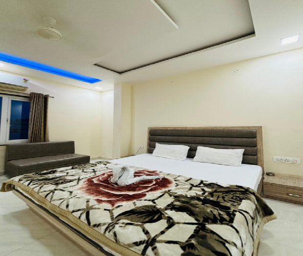 1 x DELUXE AC ROOM